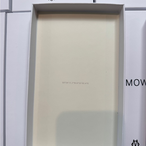 Rimowa iPhone case Aluminum iPhone 17 pro Max - Picture 6 of 8